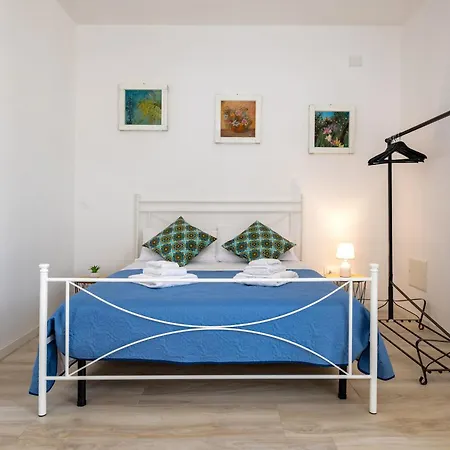 La - Blu House *